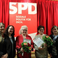(Von links) Ronja Endres, Andrea Egner, Christa Kraus, Isabella Meier und Marianne Schieder. Foto: SPD-Ortsverein Flossenbürg